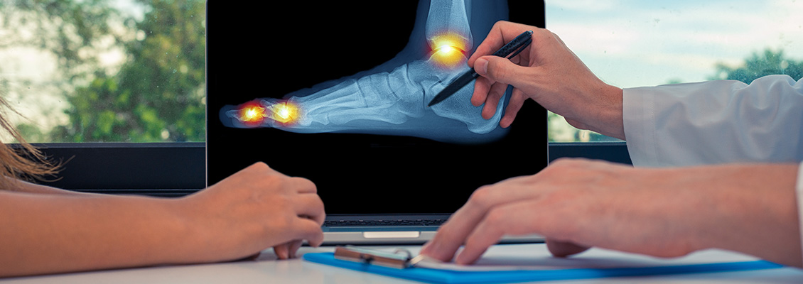 doctor assisting pacient